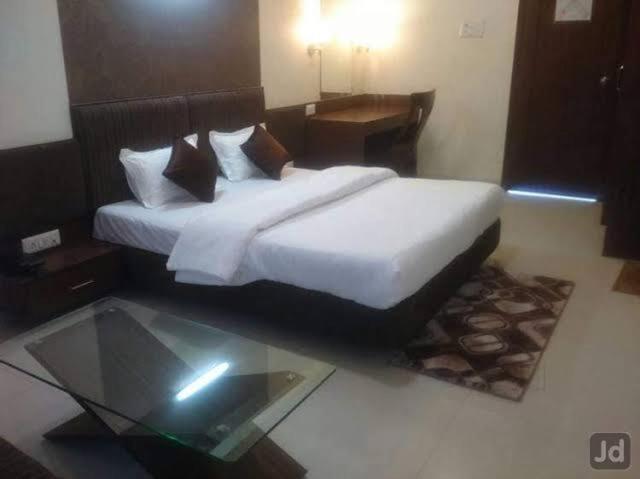 Hotel Ambrosia Kalyan Bagian luar foto